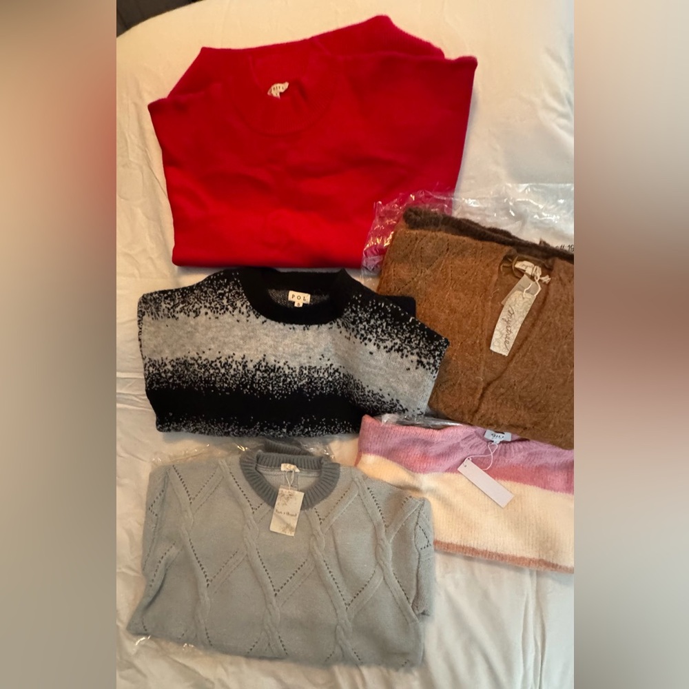Women’s Sweater Collection. 5 pieces.